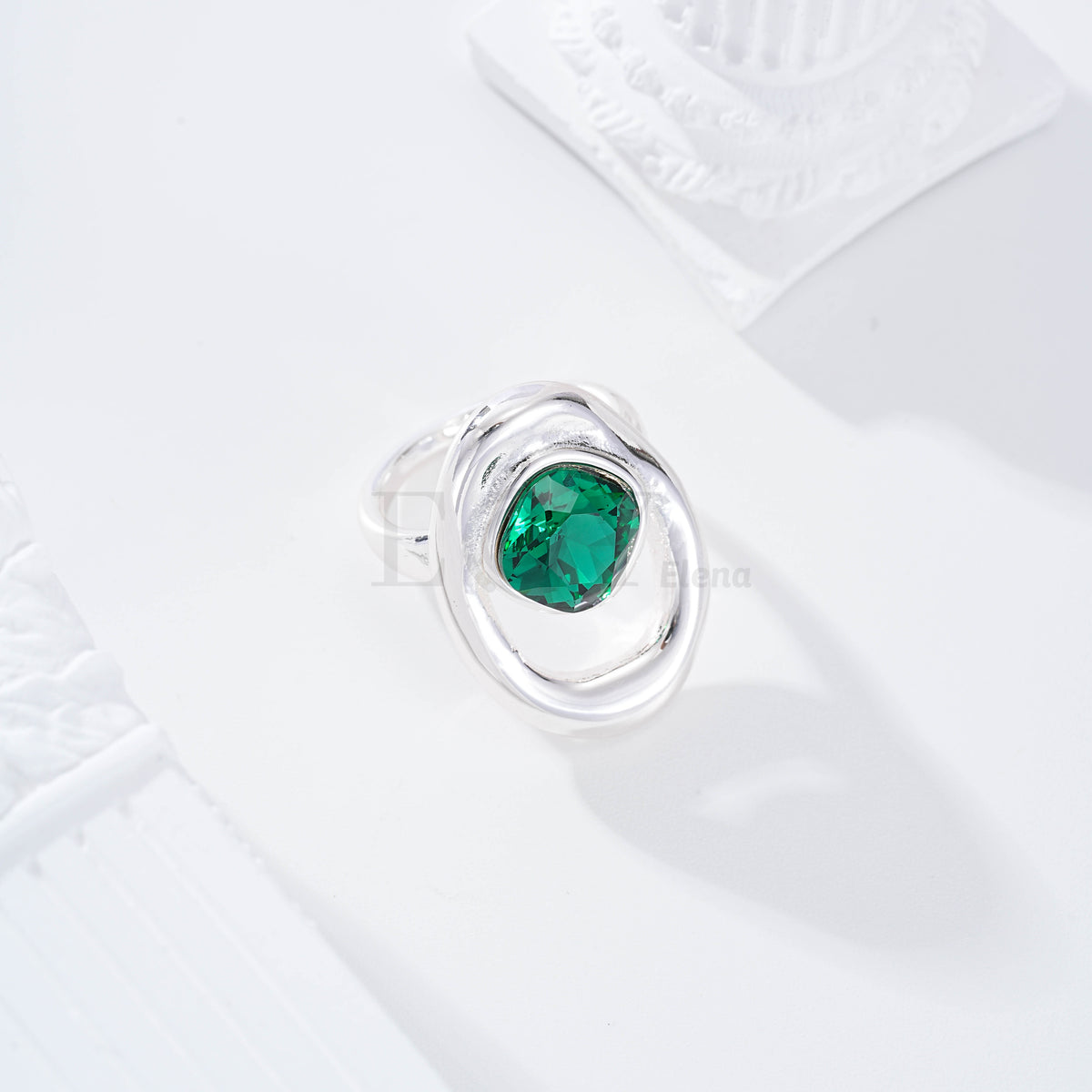 Anillo baño de plata con piedra verde