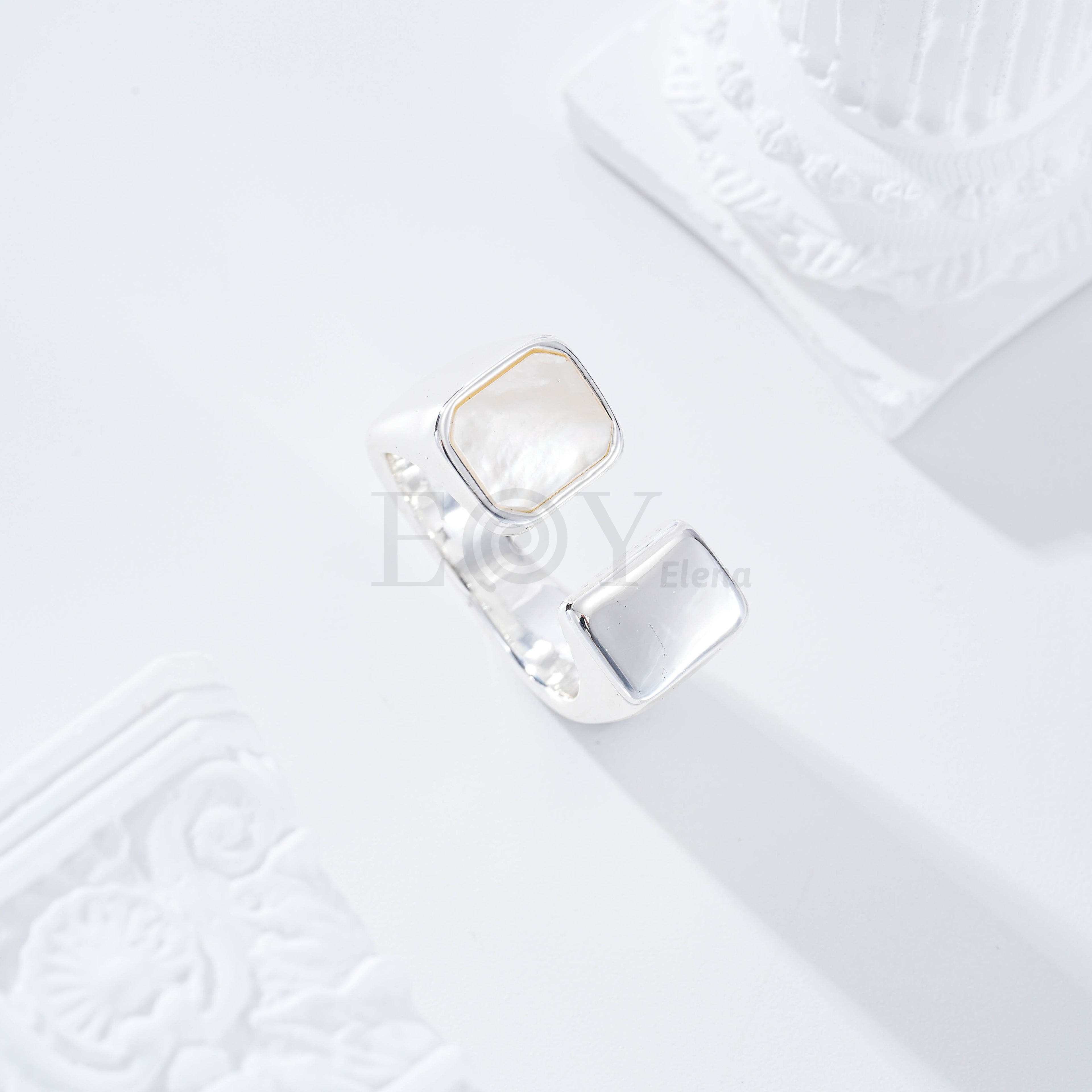 Anillo detalle cuadrada baño de plata