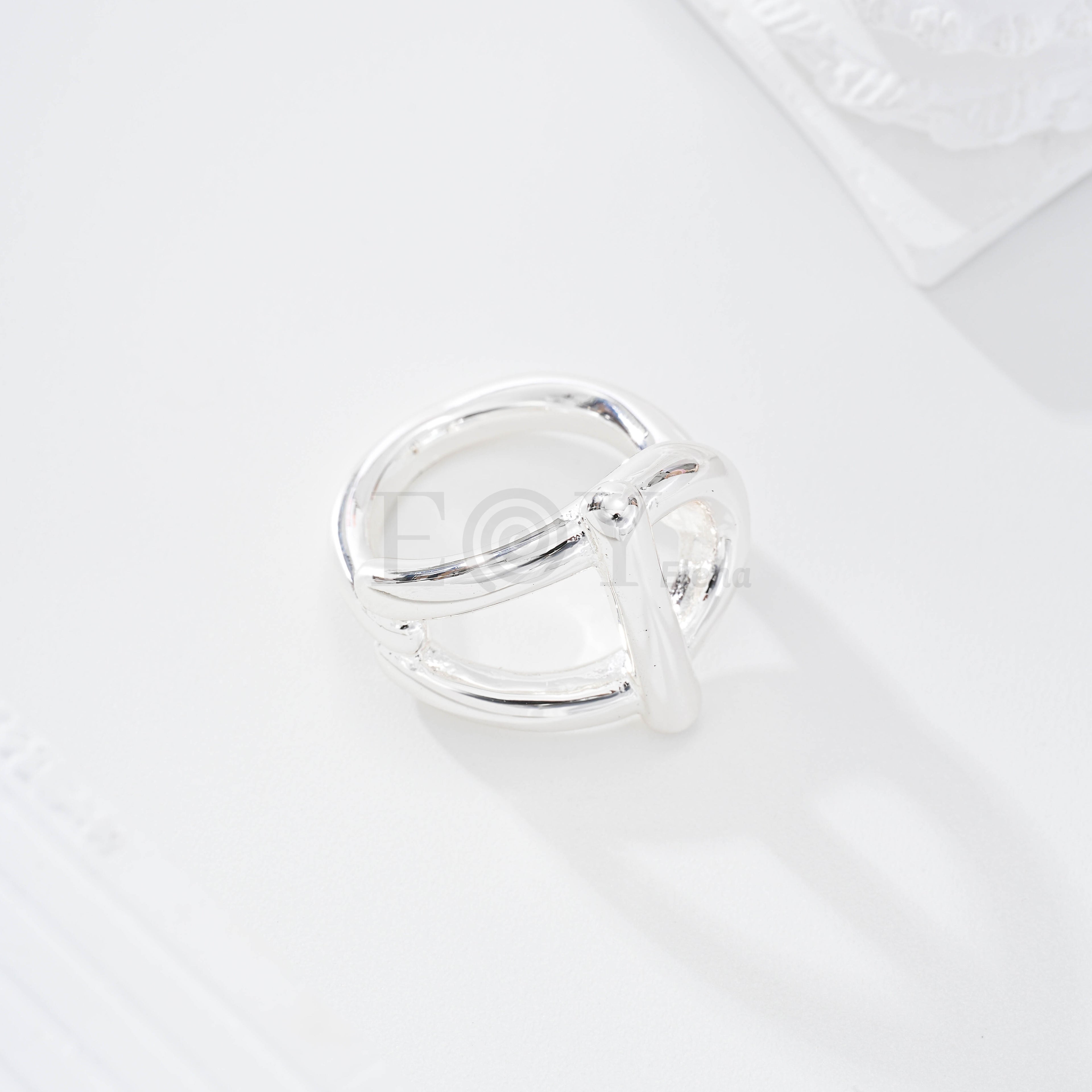 Anillo con forma irregular