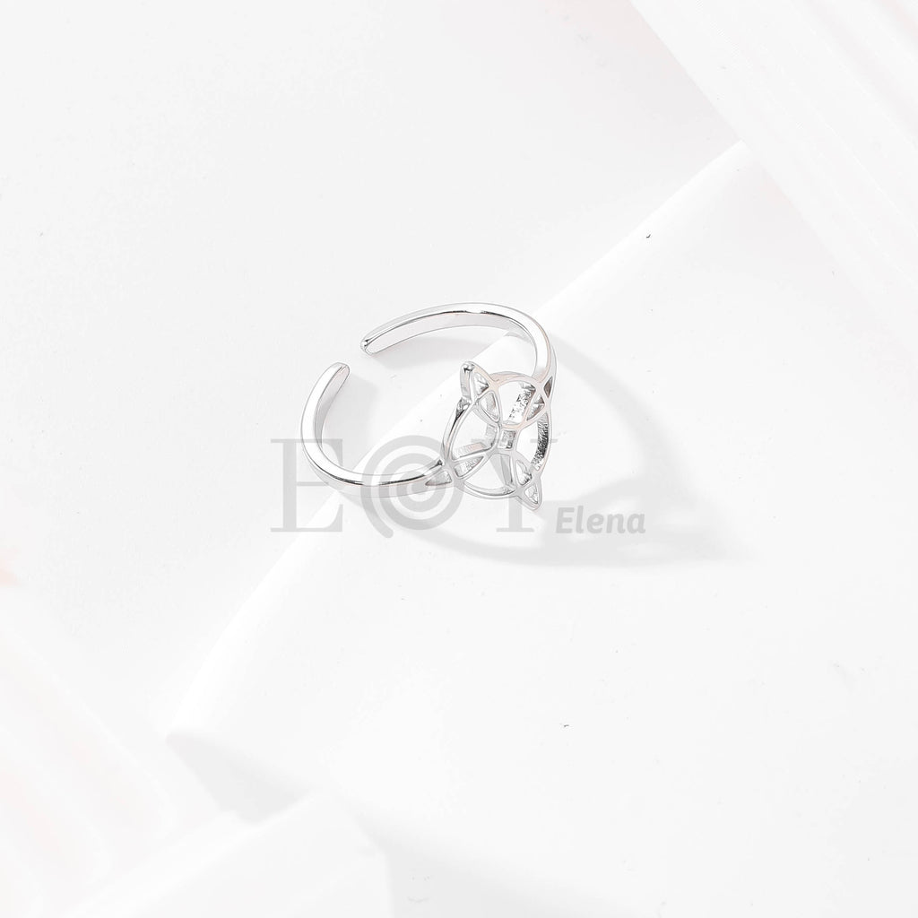 Anillo ajustable con nudo de bruja