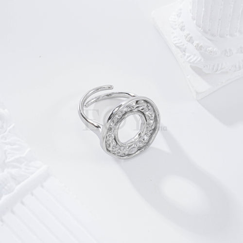 Anillo con círculo hueco textura acero