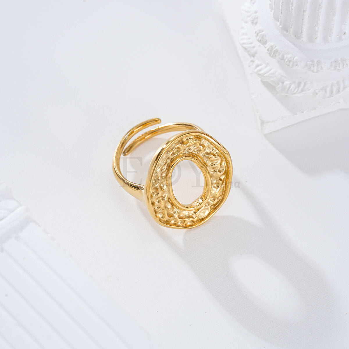 Anillos óvalo textura acero