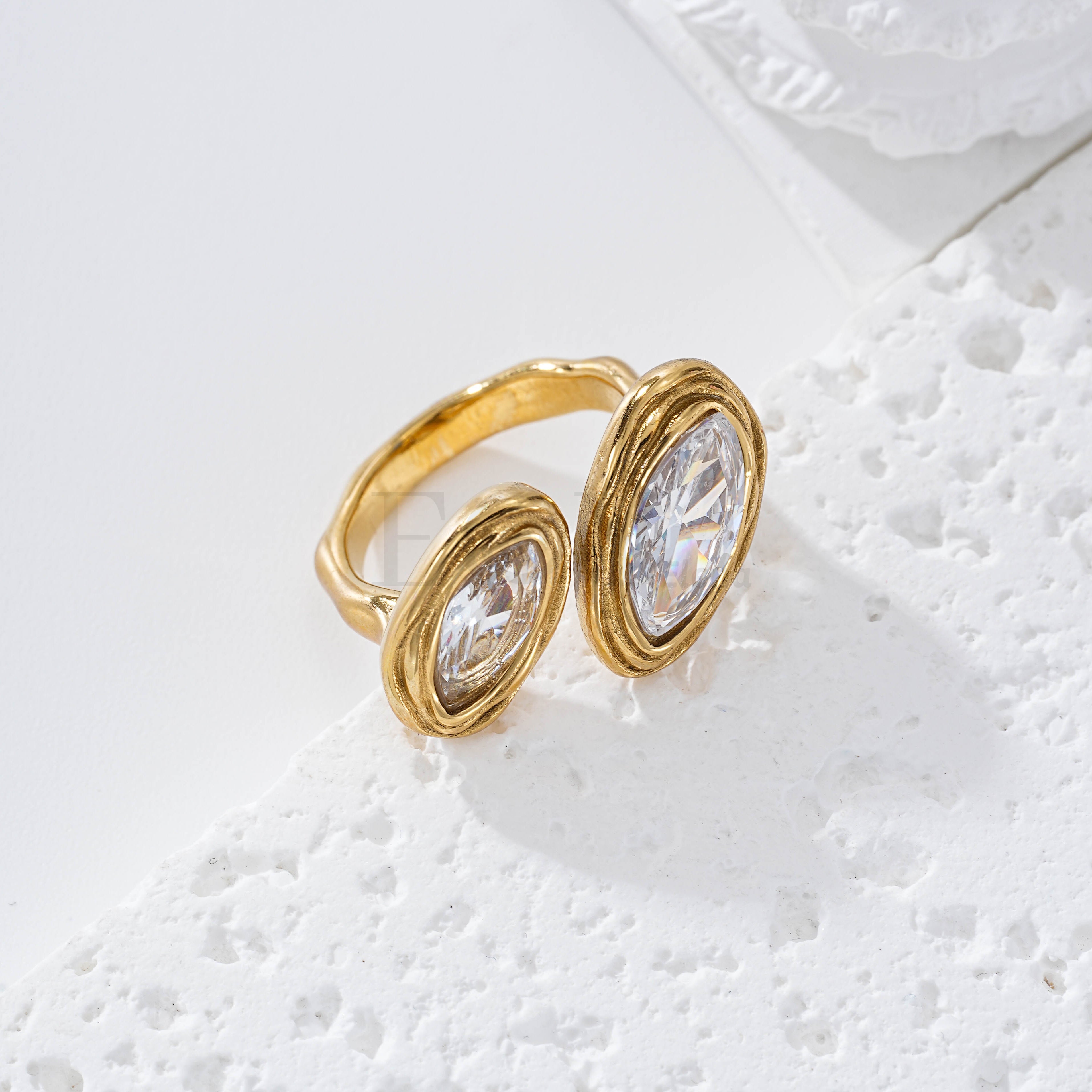 Anillo con doble piedra acero