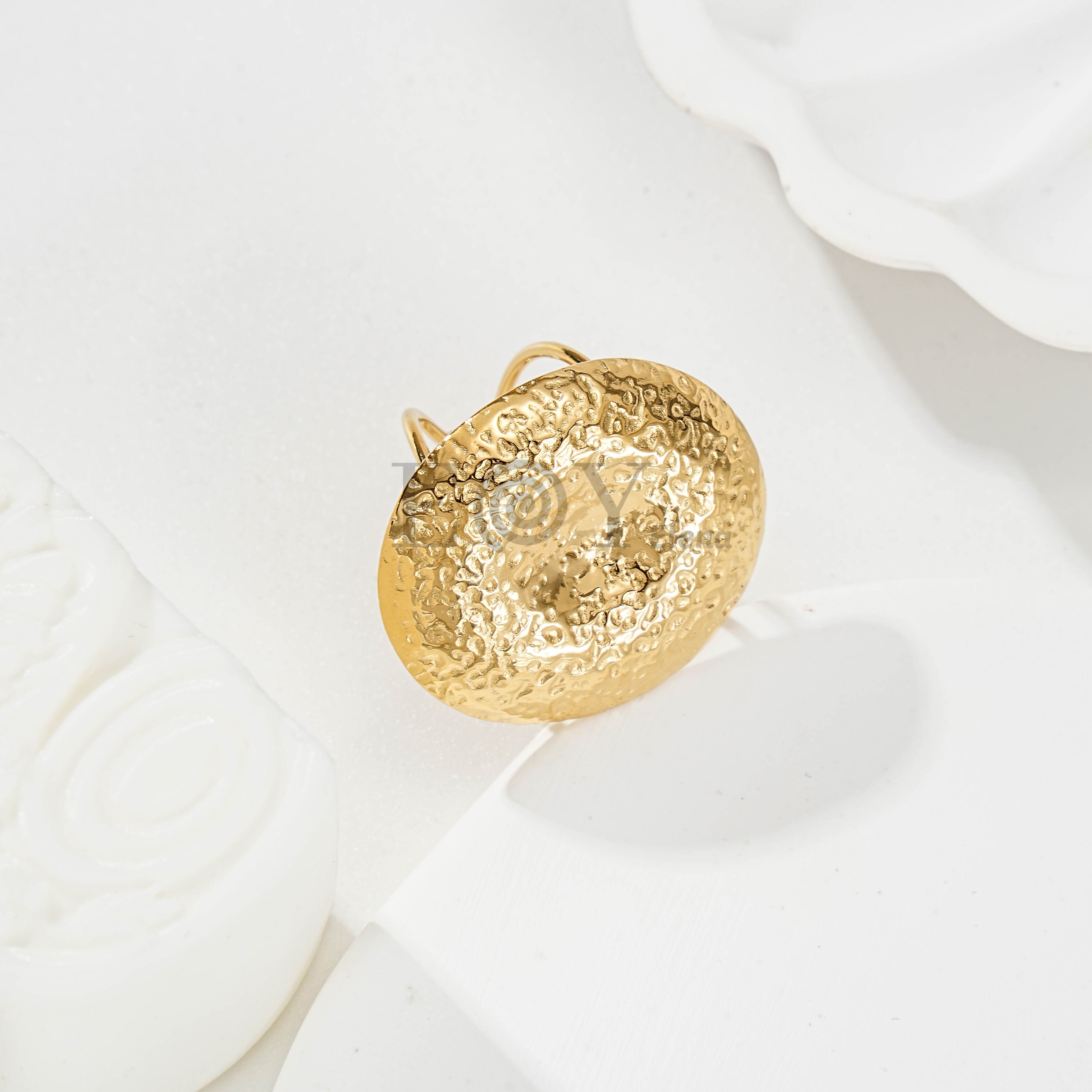 Anillo ajustable con óvalo texturizado
