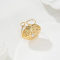 Anillo ajustable con óvalo texturizado y circonita central