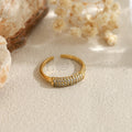 Anillo abierto con pieza frontal de piedras
