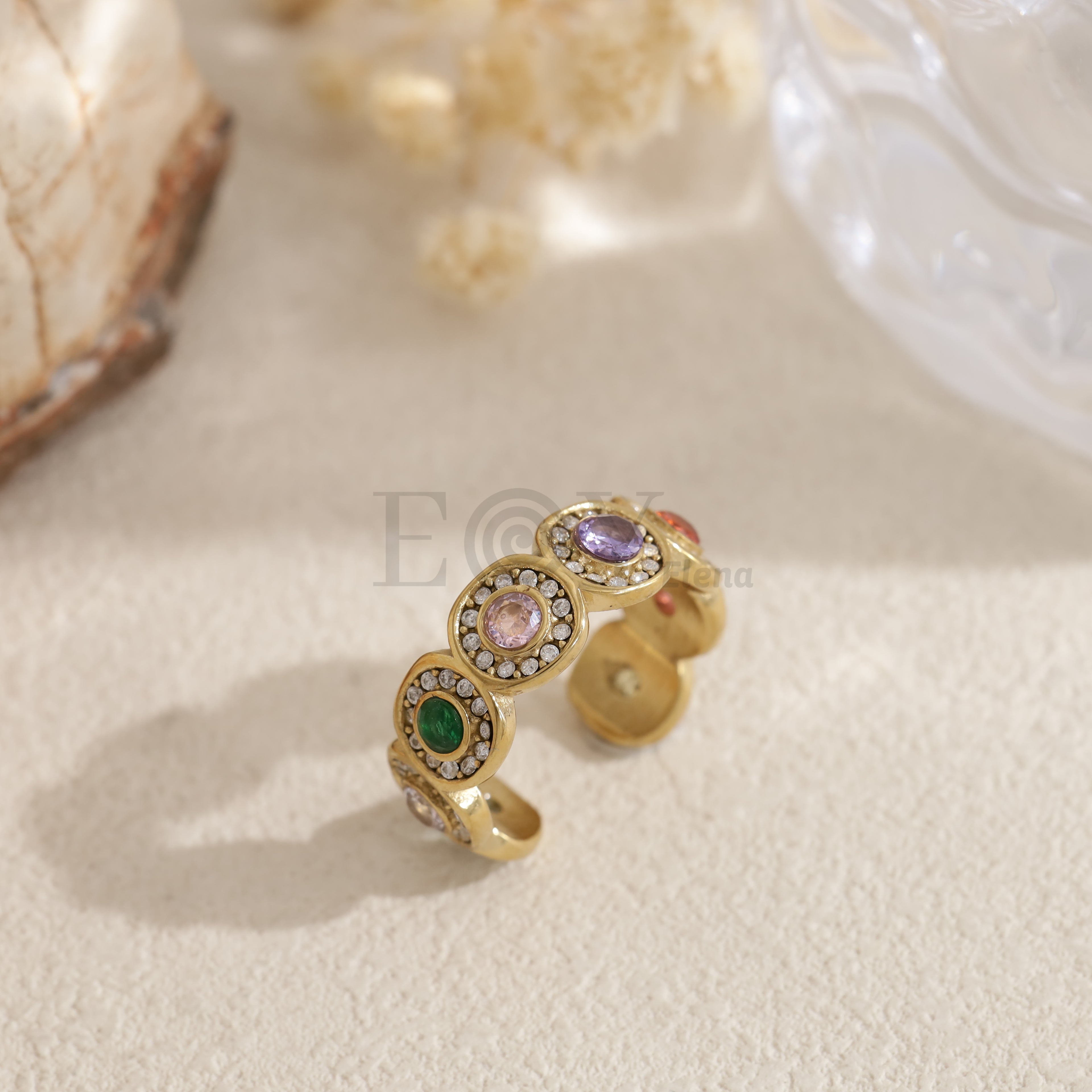 Anillo abierto con piedras ovaladas