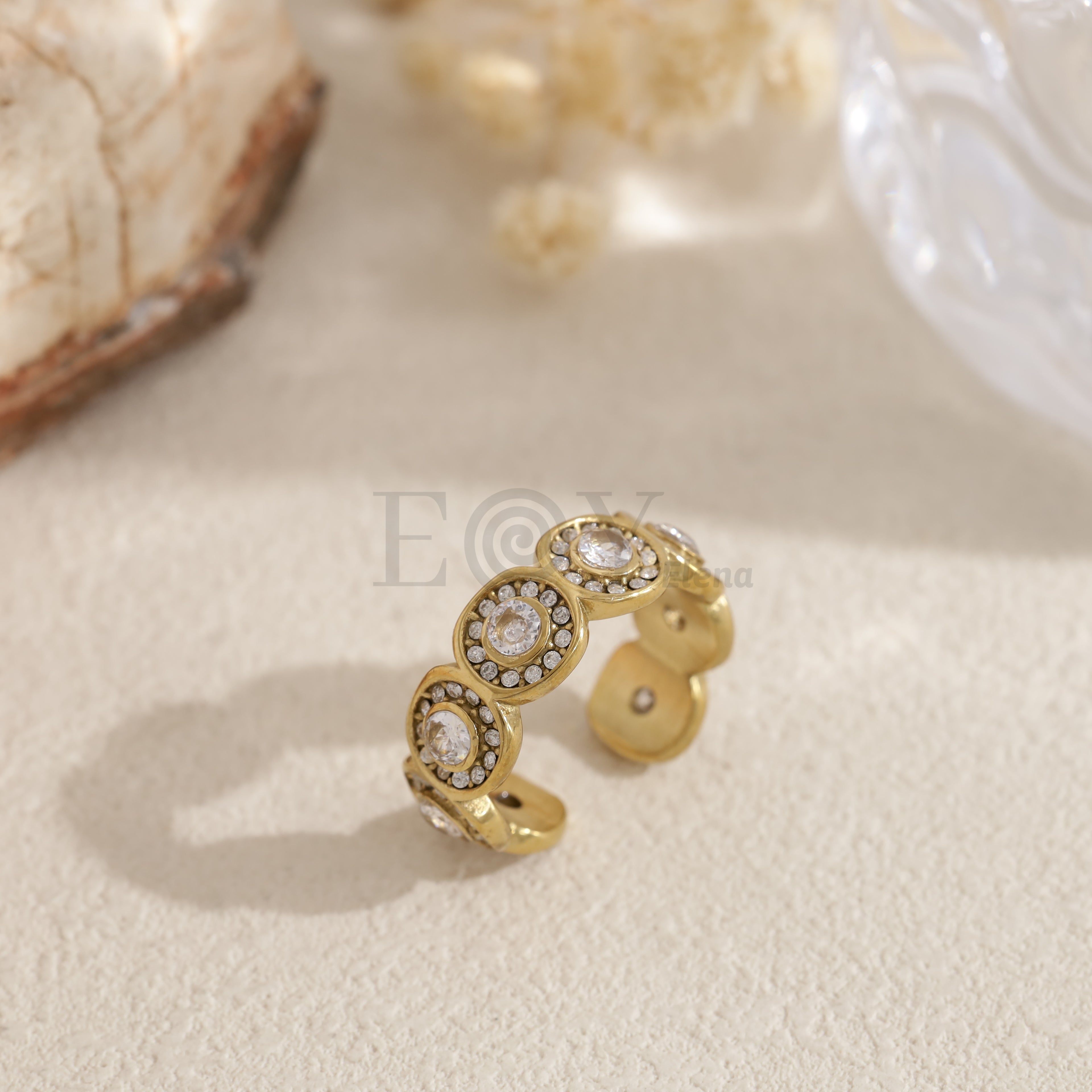 Anillo abierto con piedras ovaladas