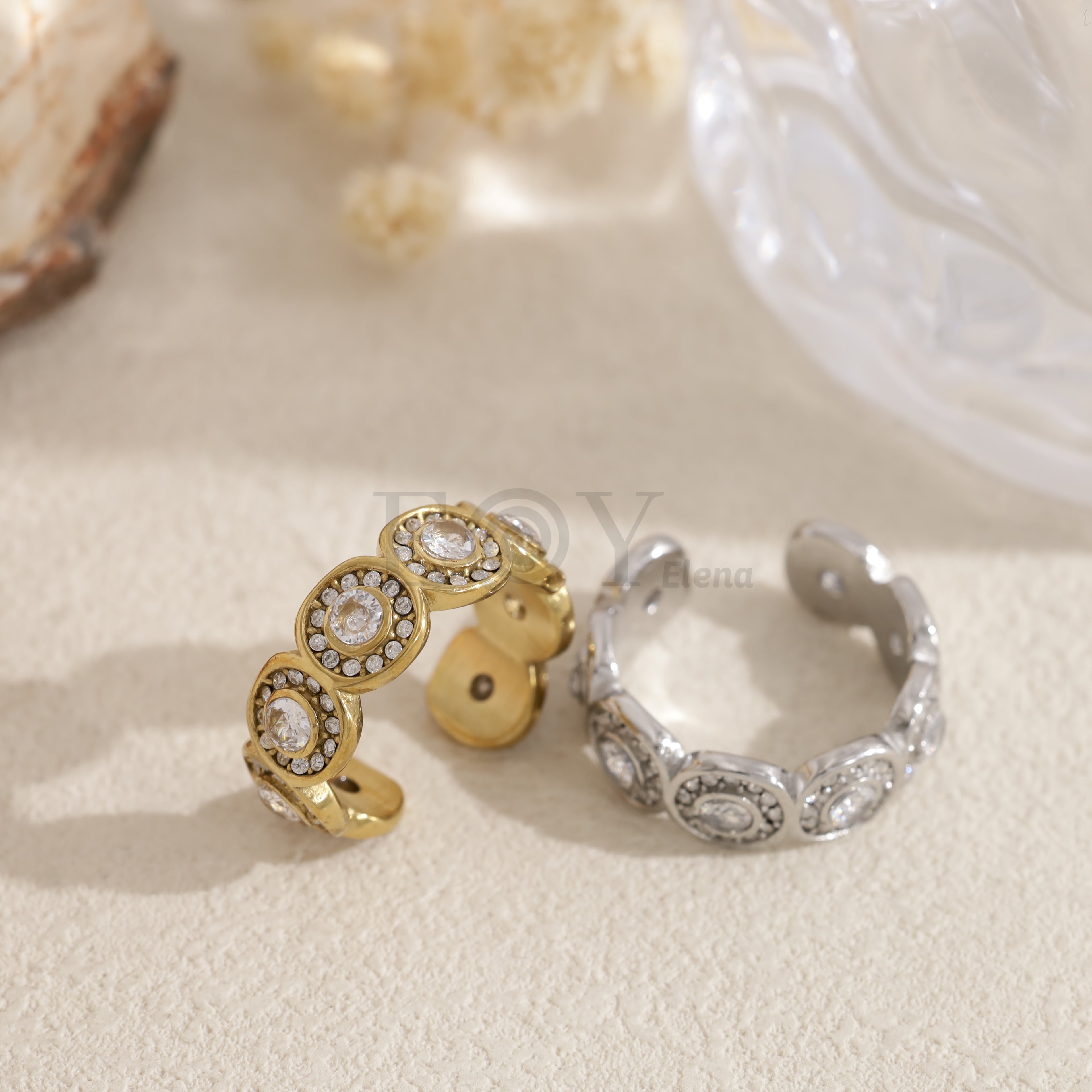 Anillo abierto con piedras ovaladas