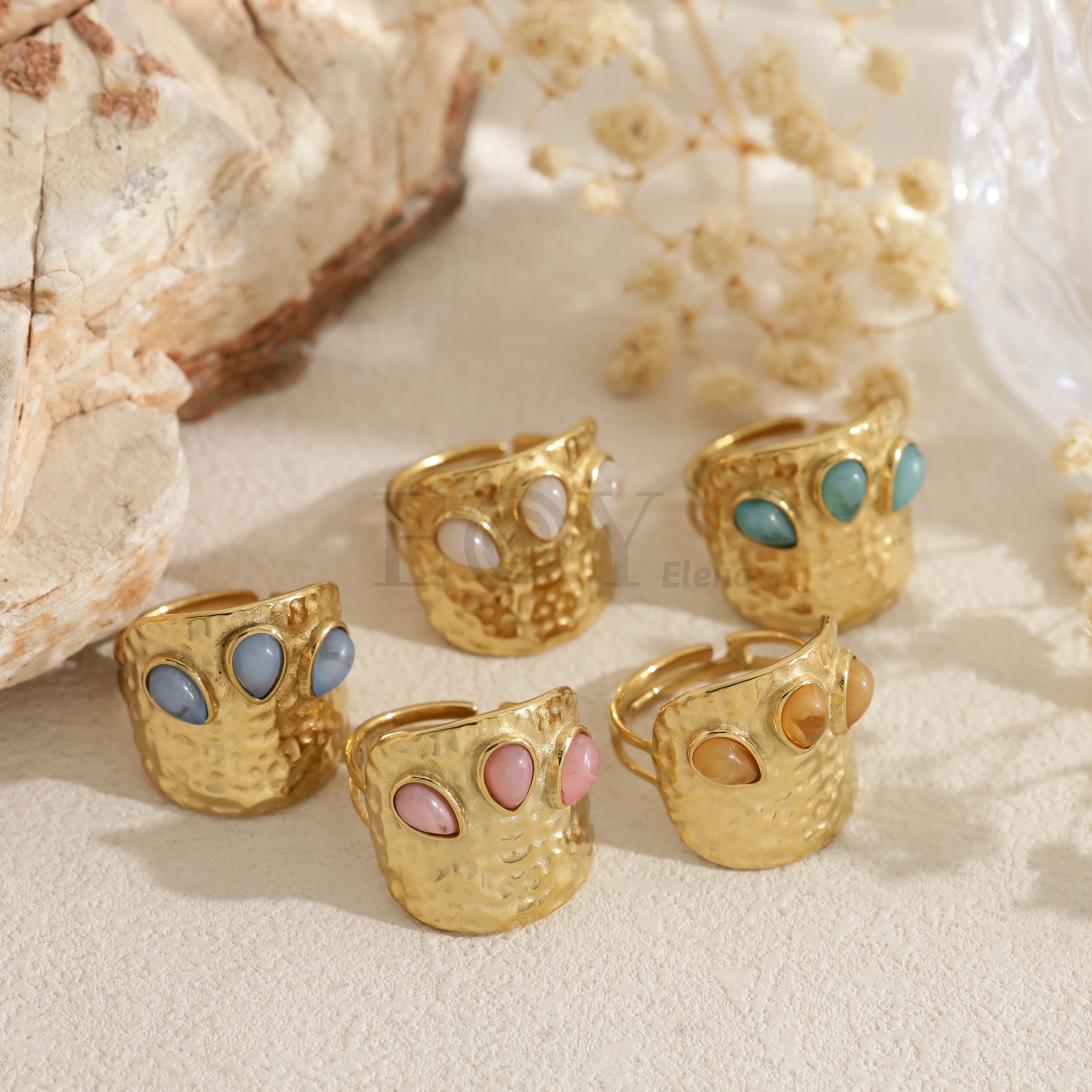 Anillo ajustable con gotas de piedras