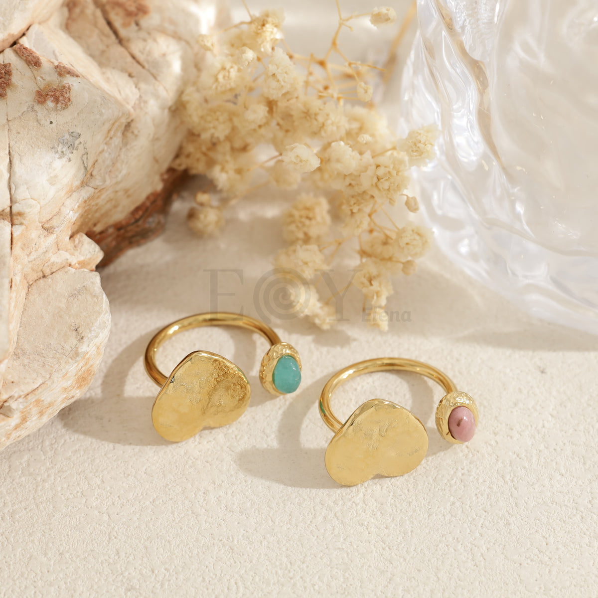 Anillo corazón y piedra color acro