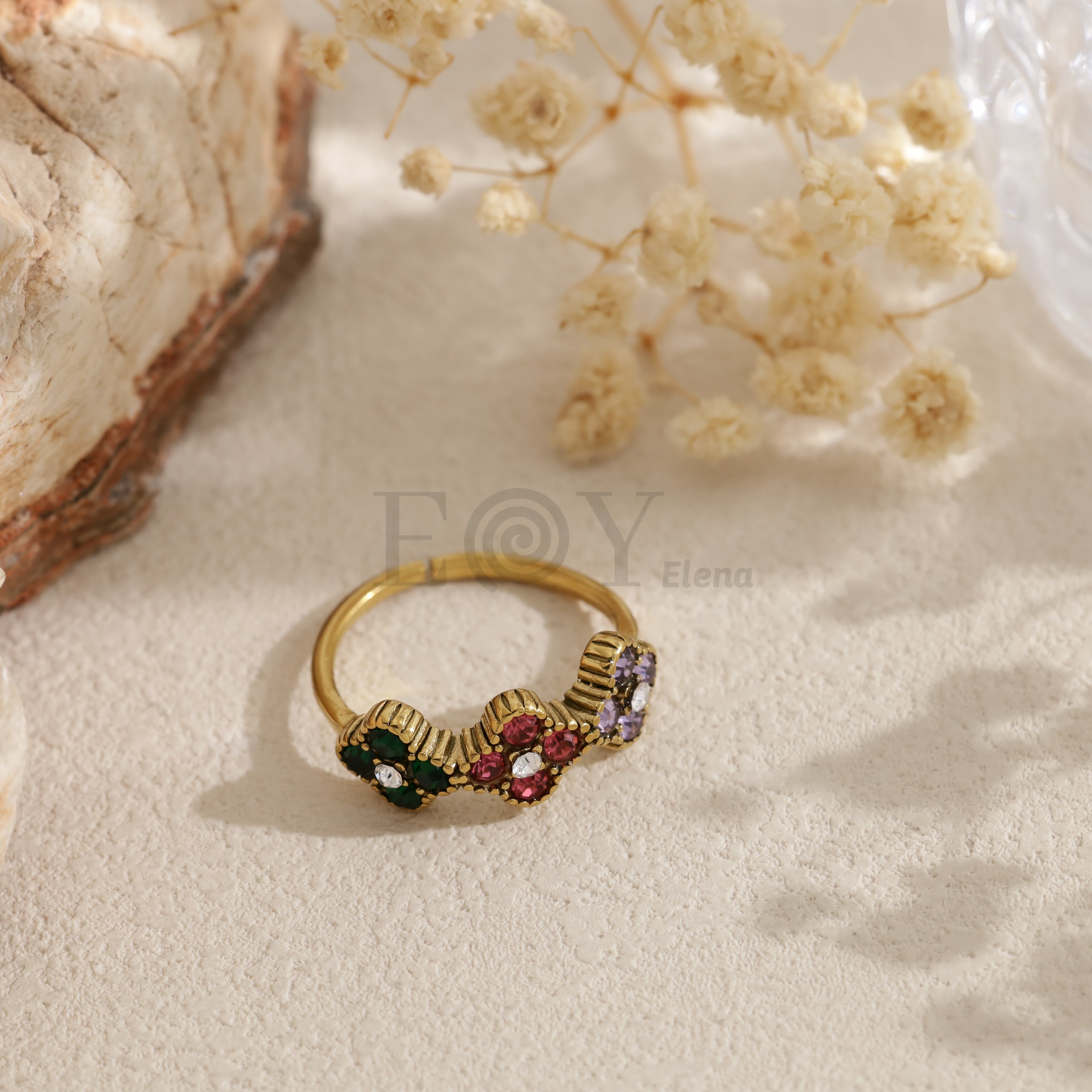 Anillo abierto dorado con circonitas de colores