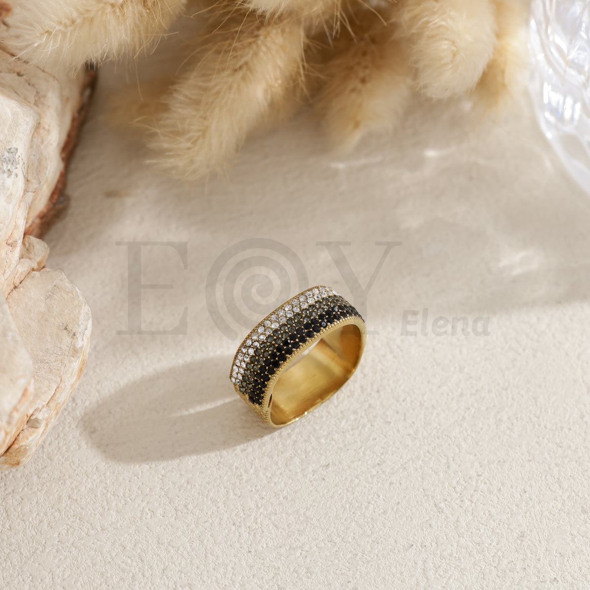 Anillo con circonitas acero
