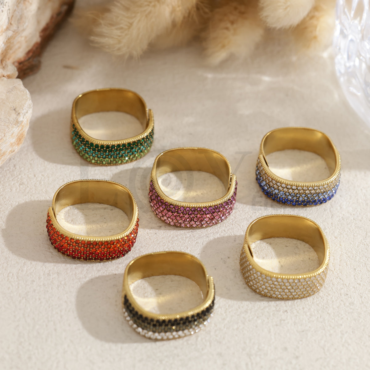 Anillo con circonitas acero
